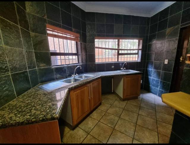 5 BEDROOM HOUSE FOR SALE IN MEYERSDAL